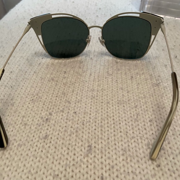 Tory Burch sunglasses - Picture 7 of 10